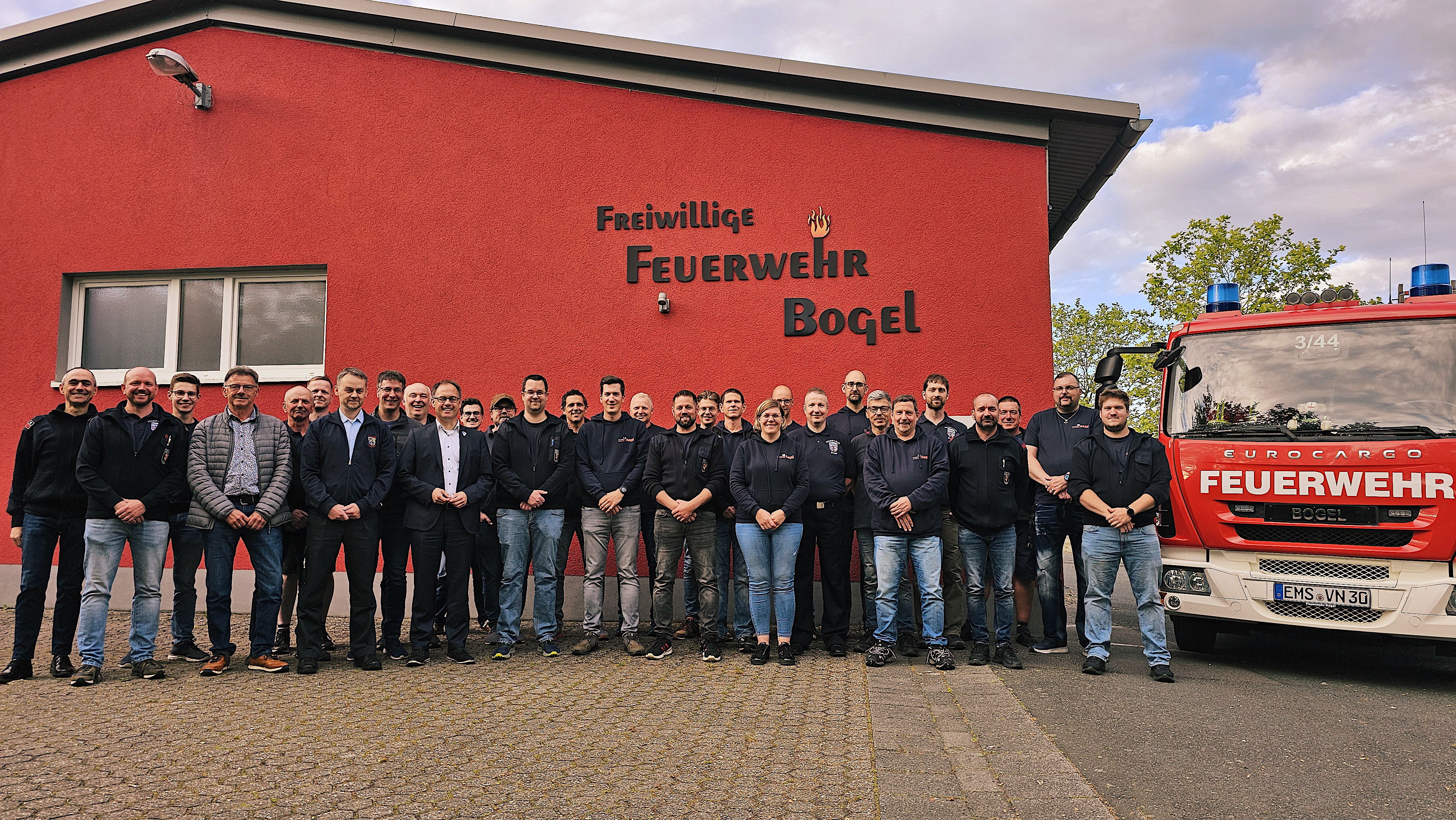 1. Reihe v. links: Michael Dexheimer, Lukas Häffele, Arno Diefenbach, Alexander Schäfer, Alexander Lehn (rechts hinter Schäfer), Jens Güllering, Michael Krämer, Pascal Plies